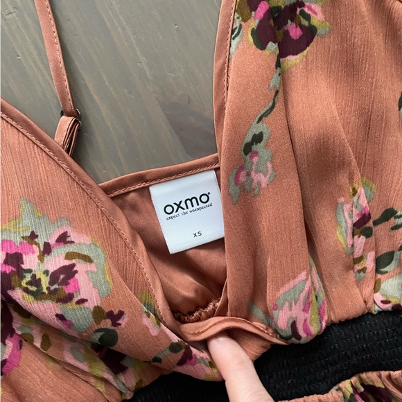 Beautiful Flowery Summer Dress - Picture 2 of 4